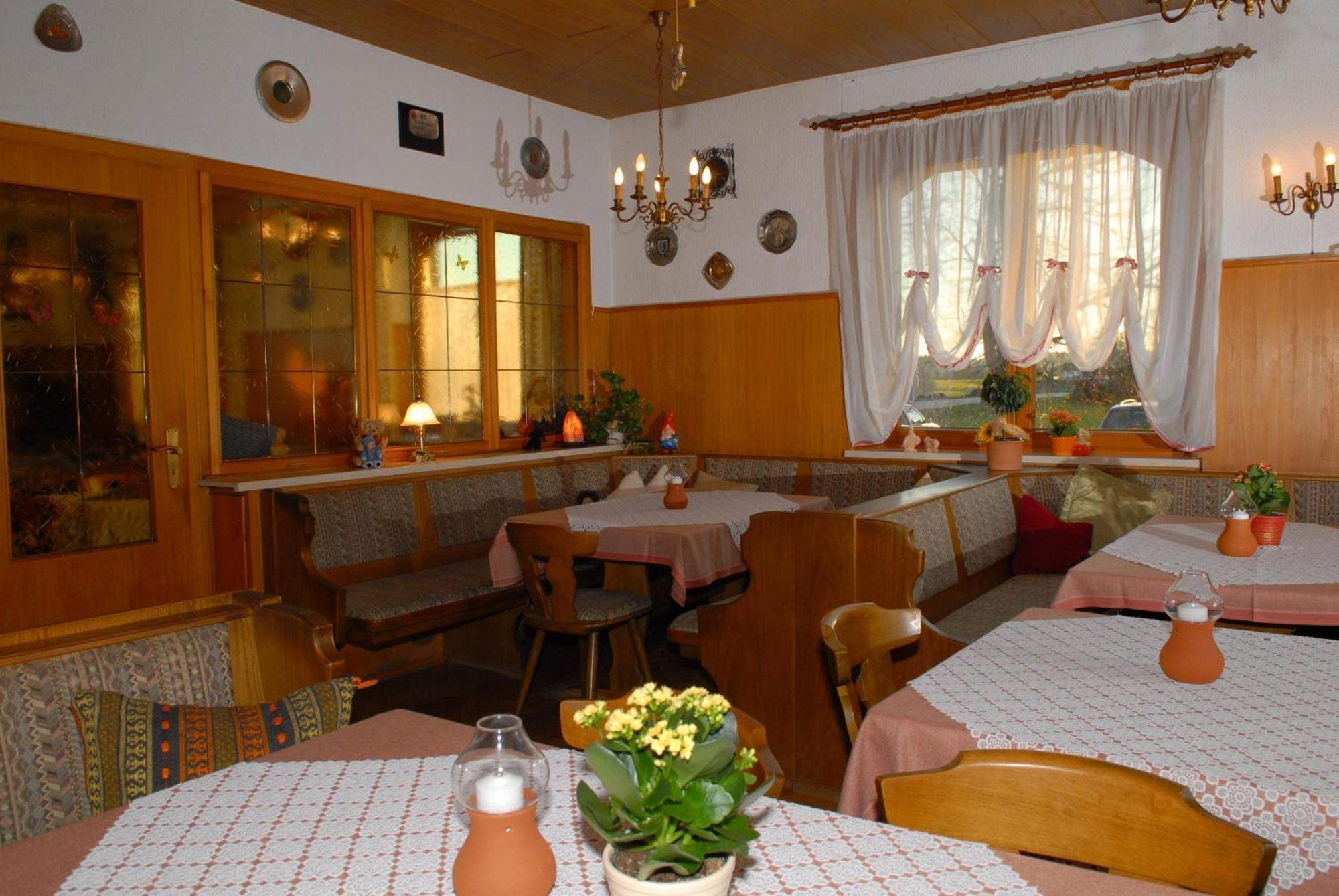 Hotel Gasthof Zum Neubau คิสเล็กก์ ภายนอก รูปภาพ